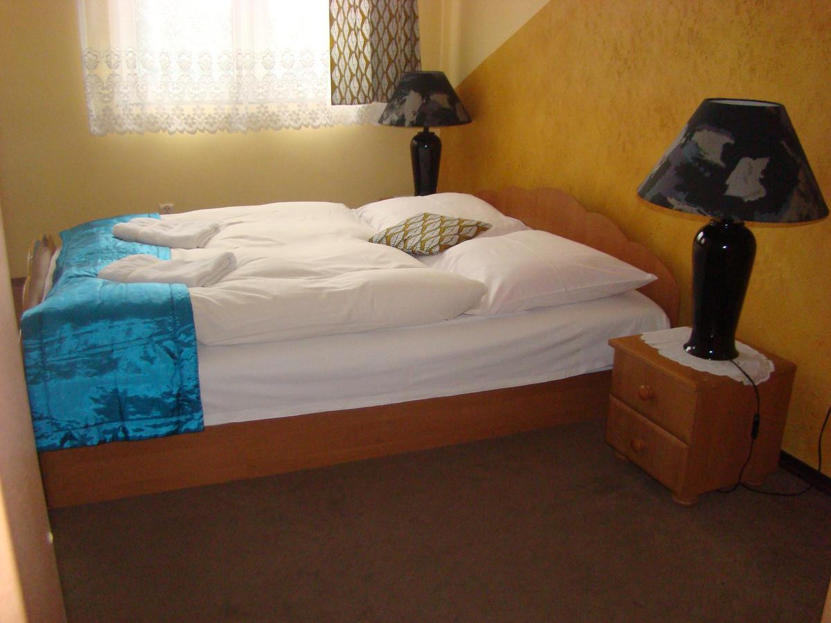 Hotel Pod Debem Chocianow Экстерьер фото